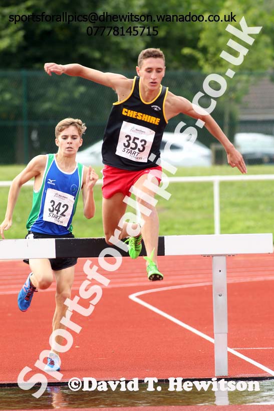 Mens under-17s 1500 metres steeplechase, Northern Under-13s, U-15s and 17s Championships. Photo: David T. Hewitson/Sports for All Pics